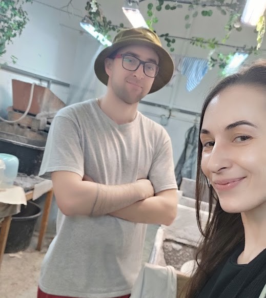 Filip Lukavec s kurátorkou Galerie skla