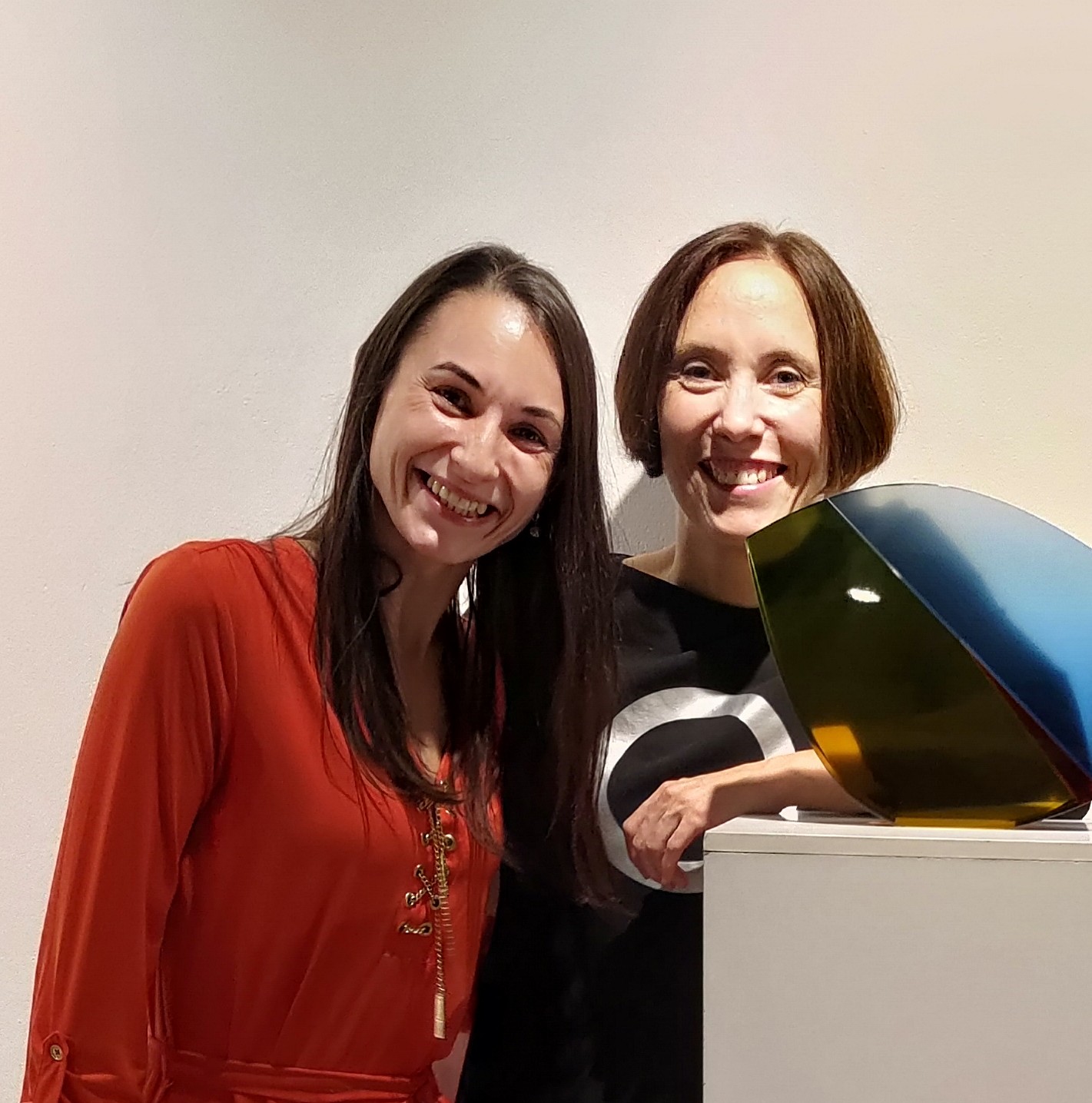 Petra Hřebačková s kurátorkou Galerie skla